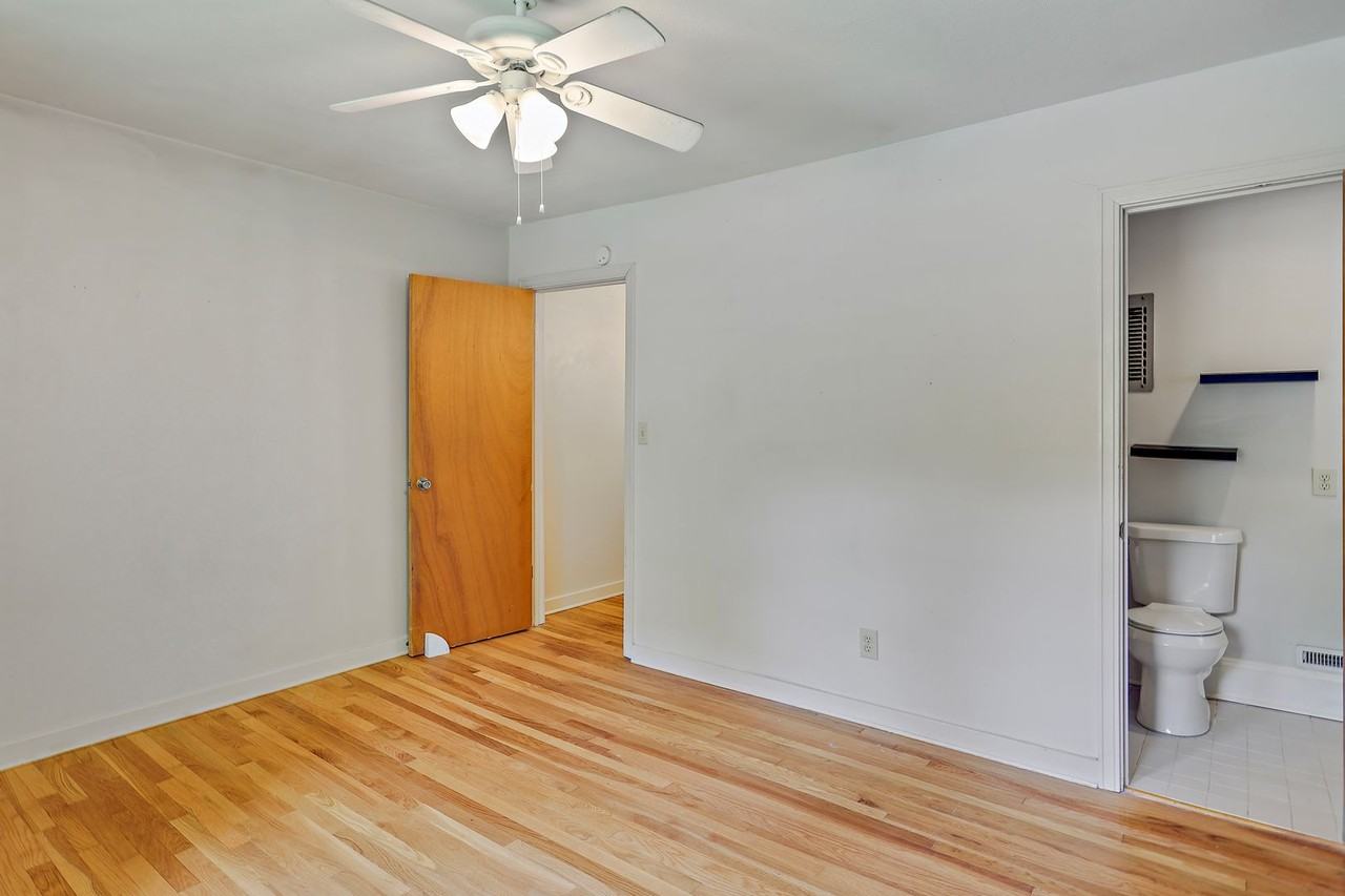 4364 Manhassett Dr - Photo 3 of 14