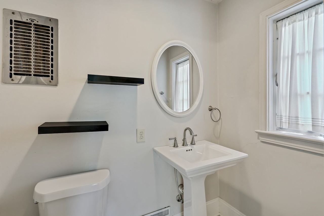 4364 Manhassett Dr - Photo 5 of 14