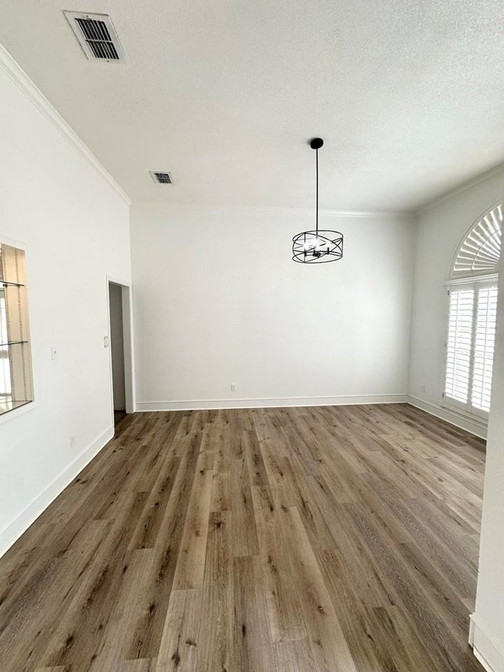 1800 Dukes Dr - Photo 2 of 17