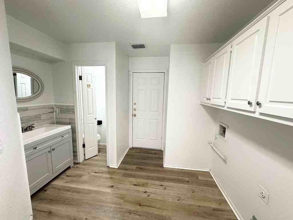 1800 Dukes Dr - Photo 7 of 17