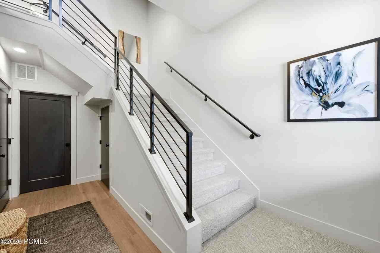 519 W Ascent Dr - Photo 2 of 47