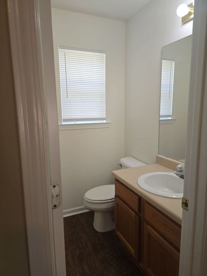 9810A Whitefield Ave - Photo 6 of 13