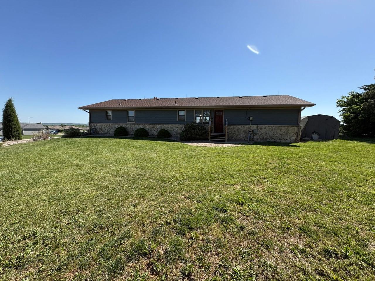 4676 N Dwight Dr - Photo 4 of 32