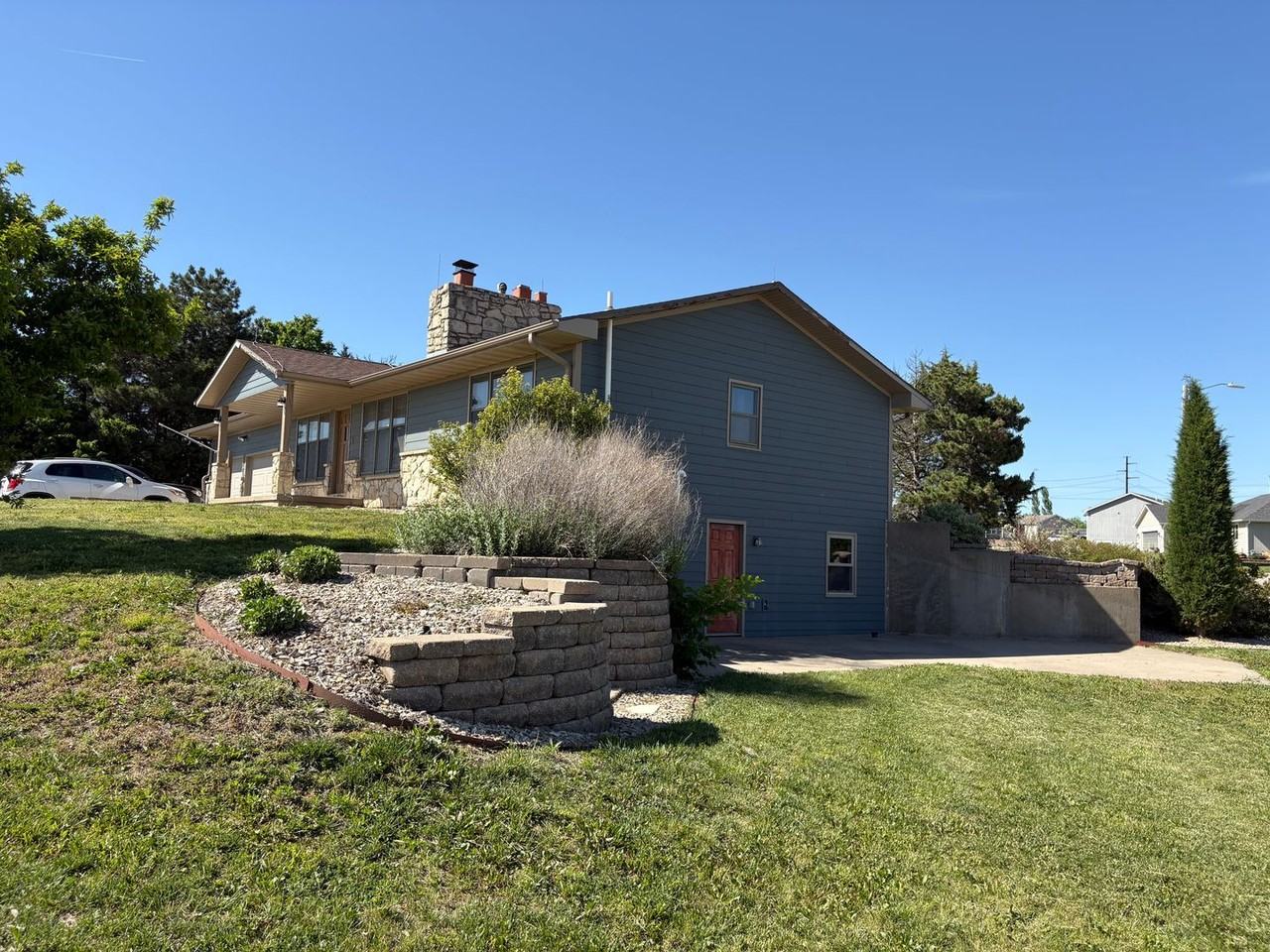 4676 N Dwight Dr - Photo 5 of 32