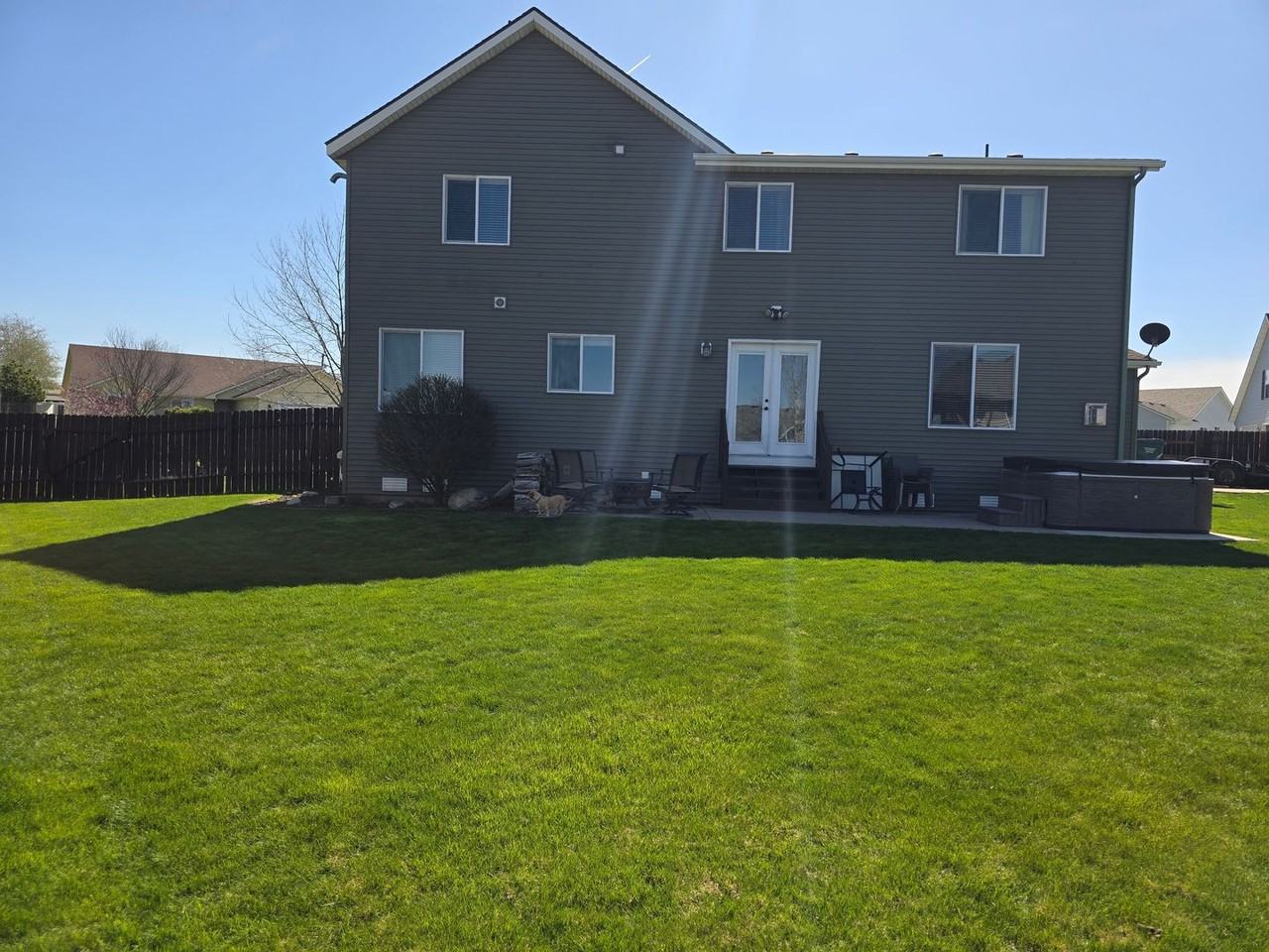 3733 N Cleveland Ct - Photo 4 of 9