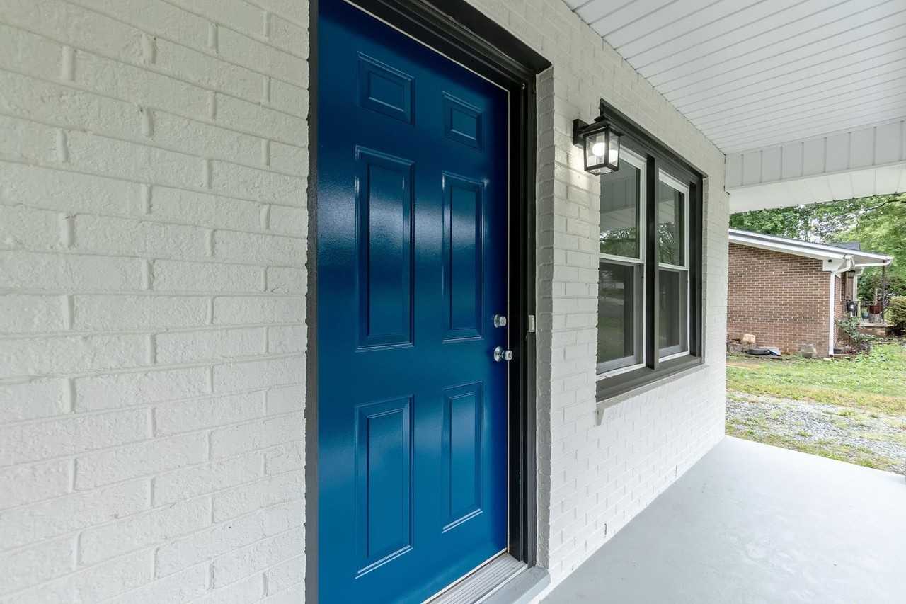 1322 Elm St - Photo 3 of 21