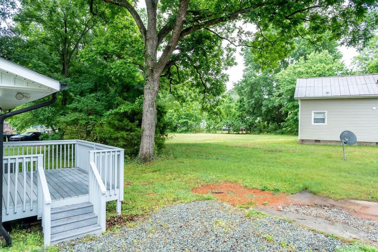 1322 Elm St - Photo 4 of 21