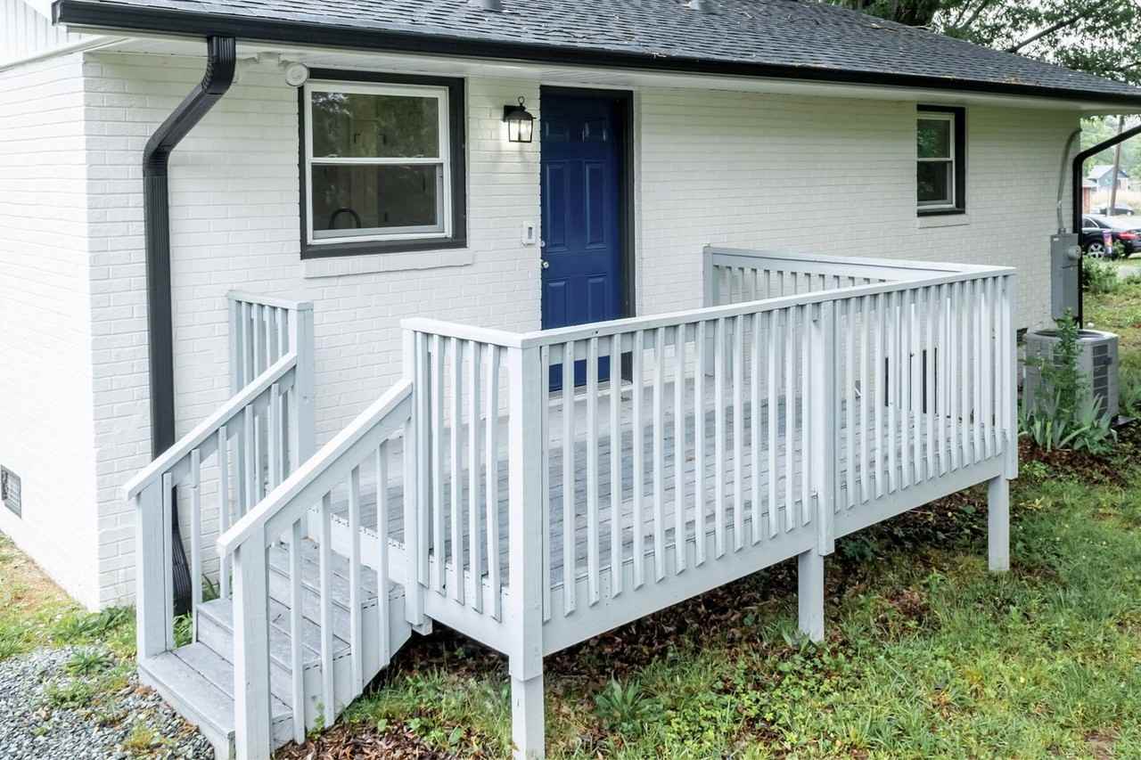 1322 Elm St - Photo 6 of 21