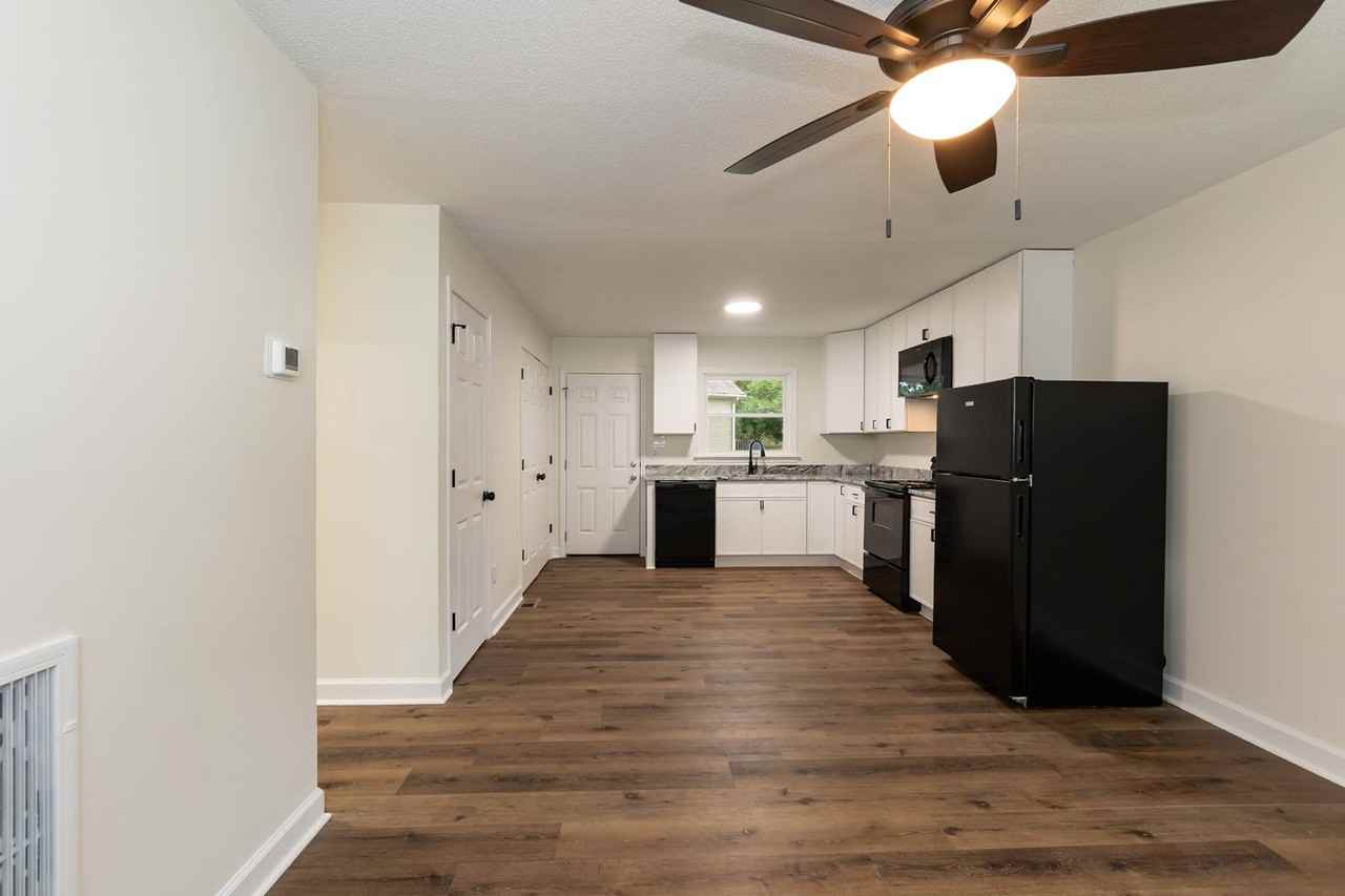 1322 Elm St - Photo 7 of 21