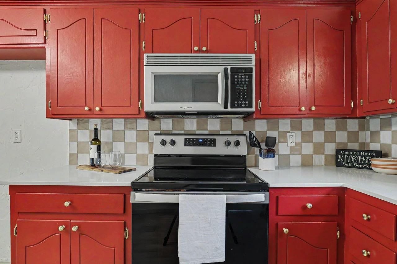 1715 Edgewood Dr - Photo 2 of 30