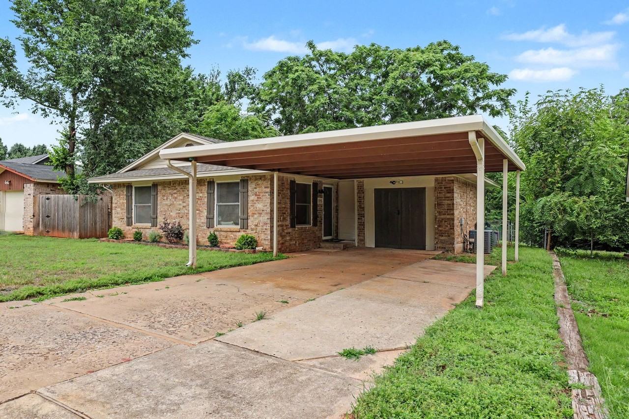 1715 Edgewood Dr - Photo 4 of 30