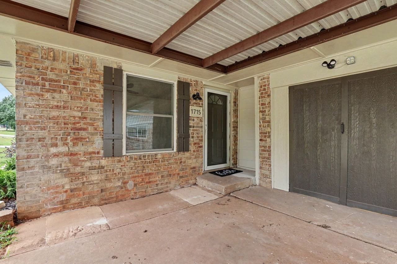 1715 Edgewood Dr - Photo 5 of 30