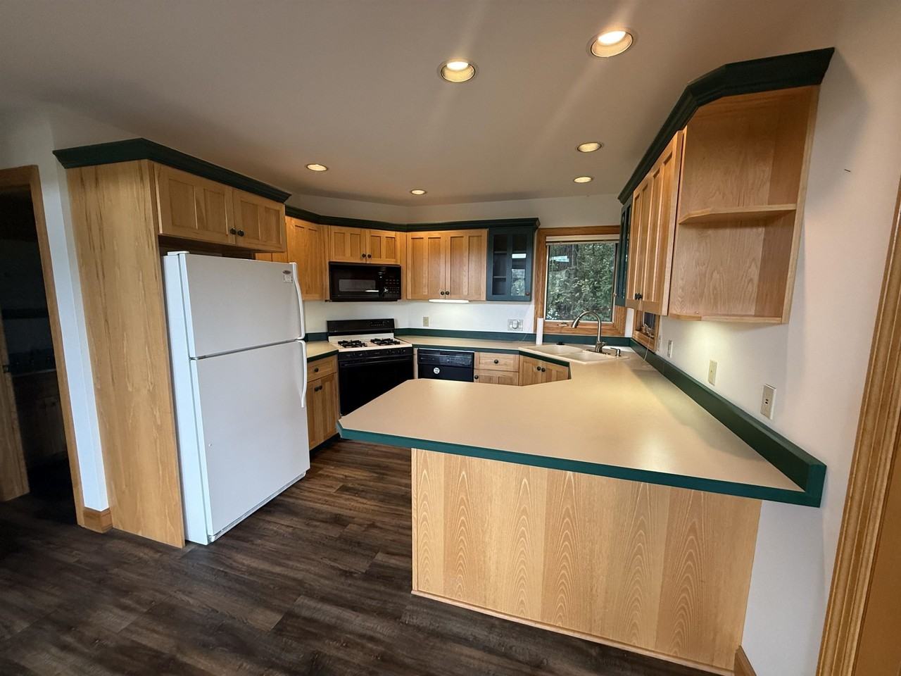 125 Cogan Dr - Photo 4 of 25