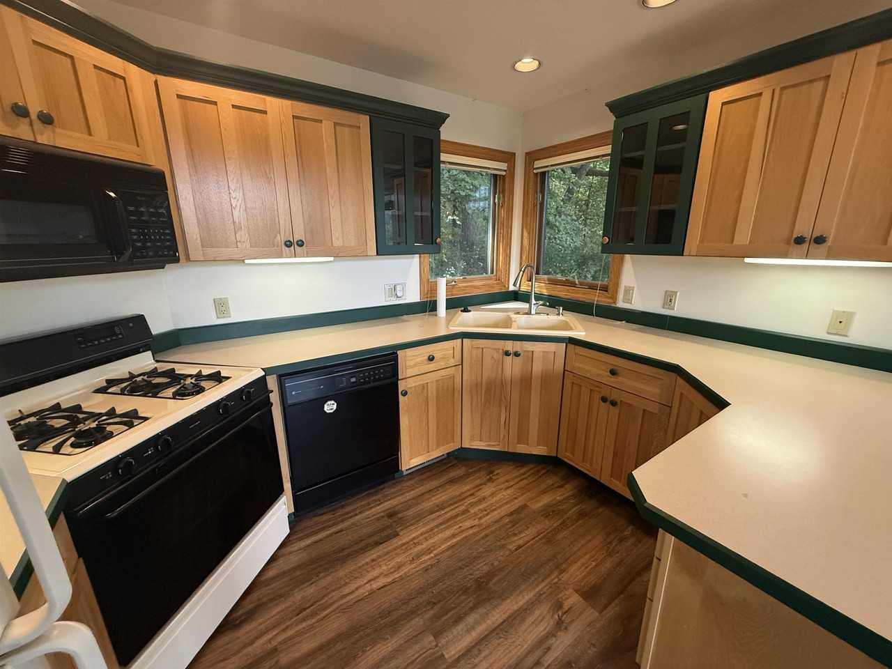 125 Cogan Dr - Photo 5 of 25
