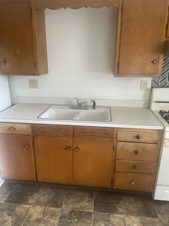 2221 7th Ave - Photo 4 of 8