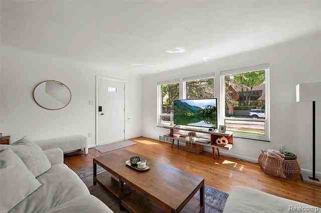 1065 Wimbleton Dr - Photo 3 of 32