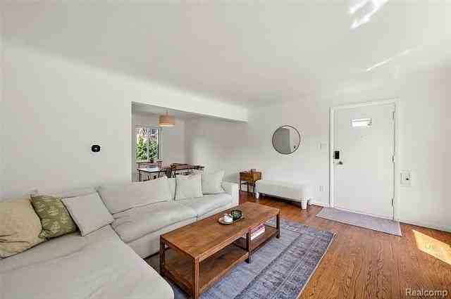 1065 Wimbleton Dr - Photo 4 of 32