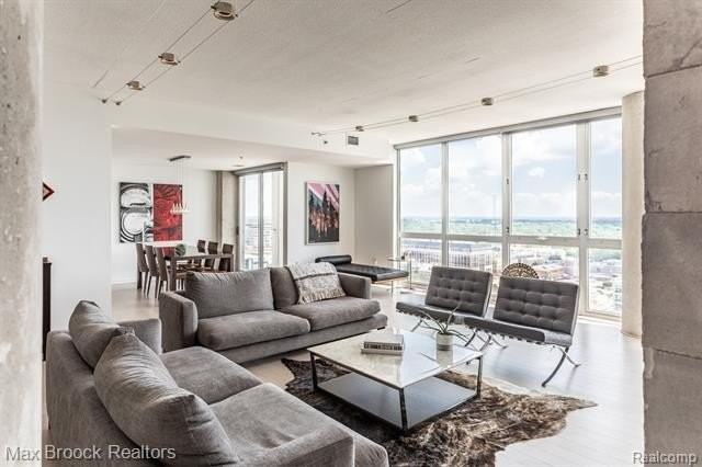 432 S Washington Ave #1701 - Photo 4 of 17