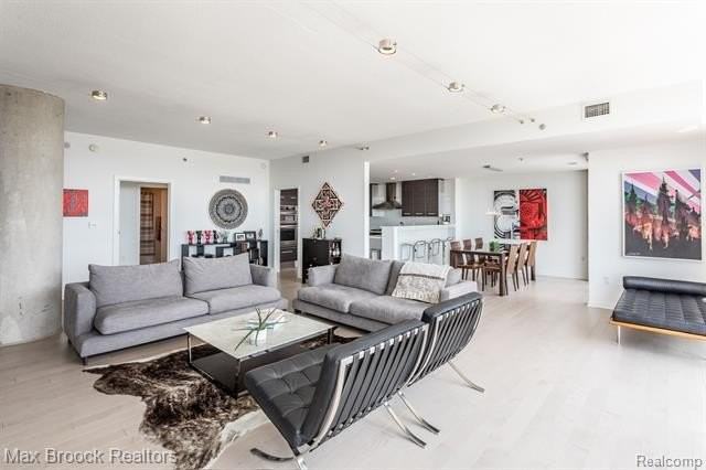 432 S Washington Ave #1701 - Photo 5 of 17