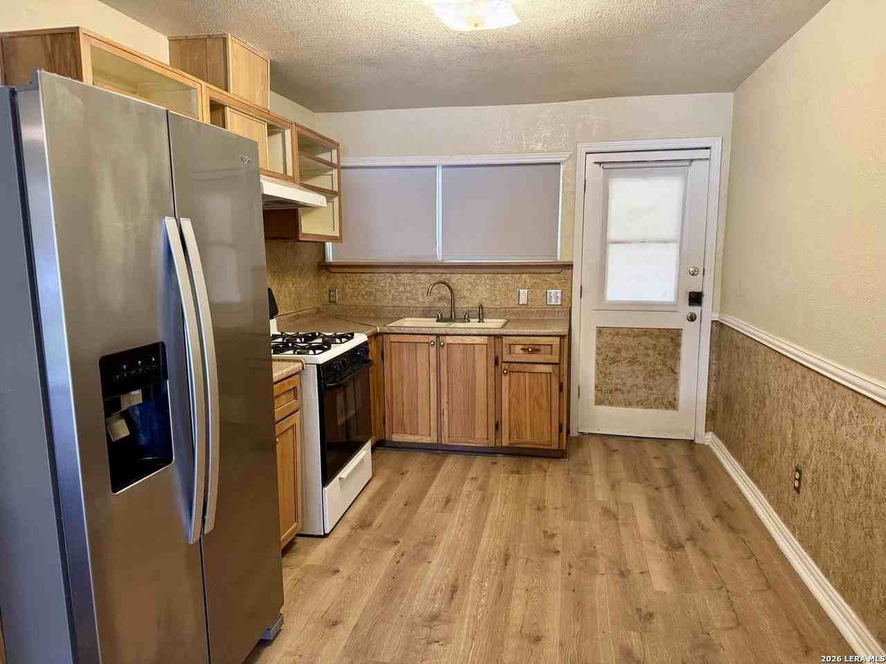 226 E Malone Ave - Photo 2 of 8