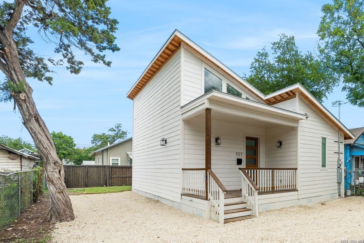 327 Gem Ln - Photo 2 of 15