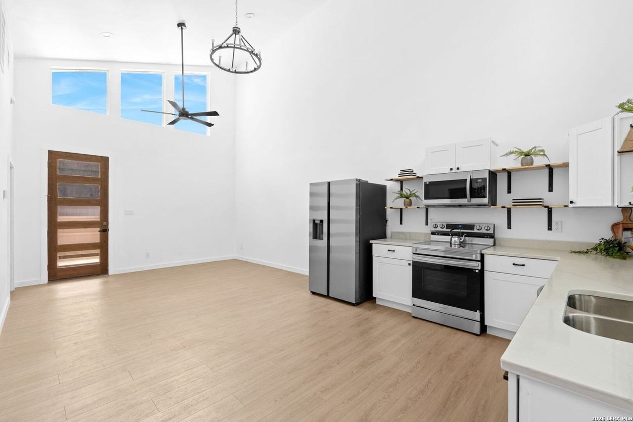 327 Gem Ln - Photo 3 of 15
