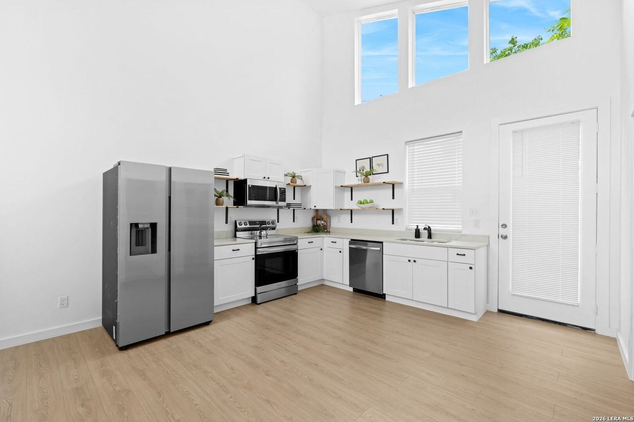 327 Gem Ln - Photo 5 of 15