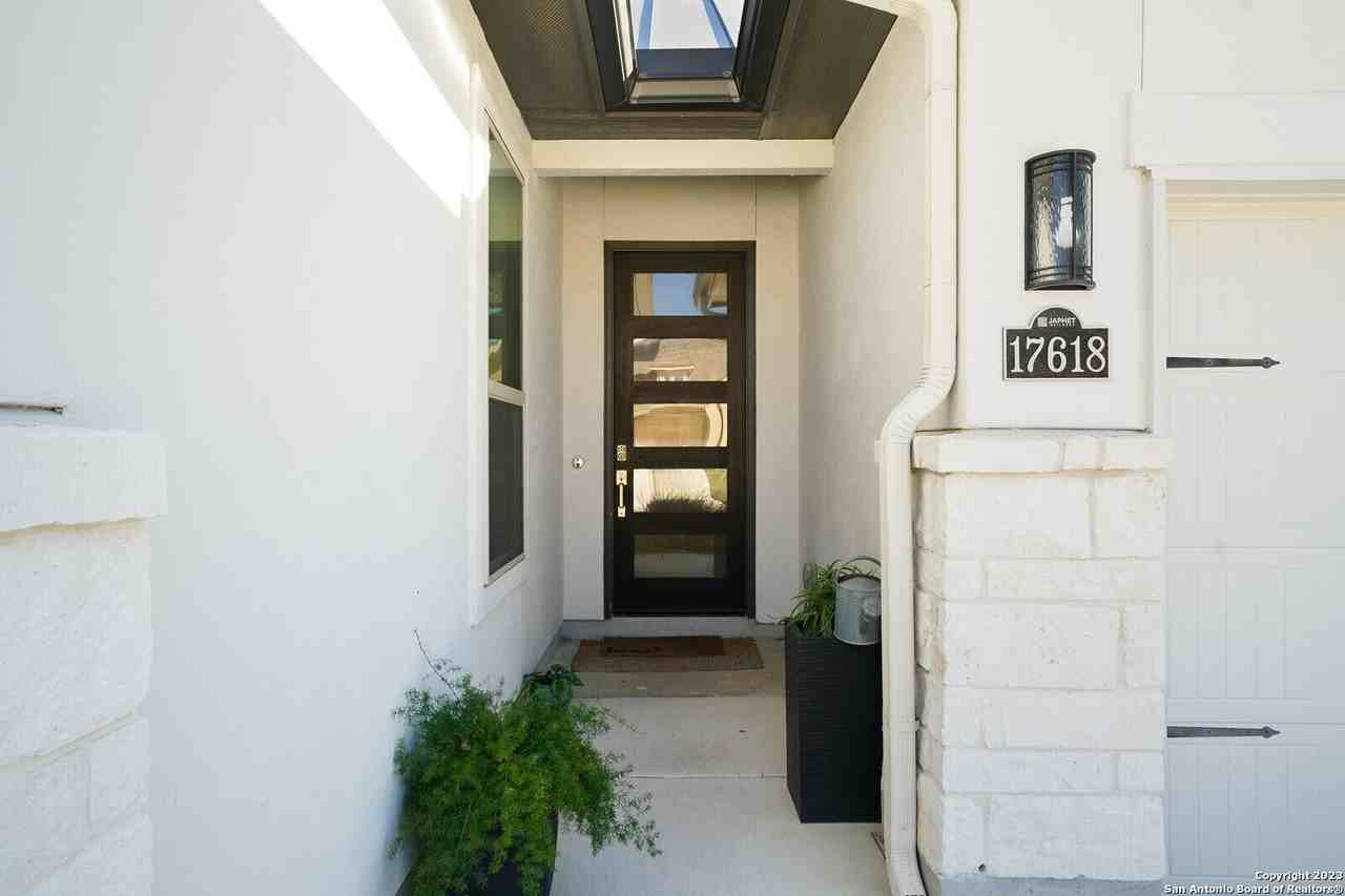 17618 Hillsedge - Photo 5 of 30