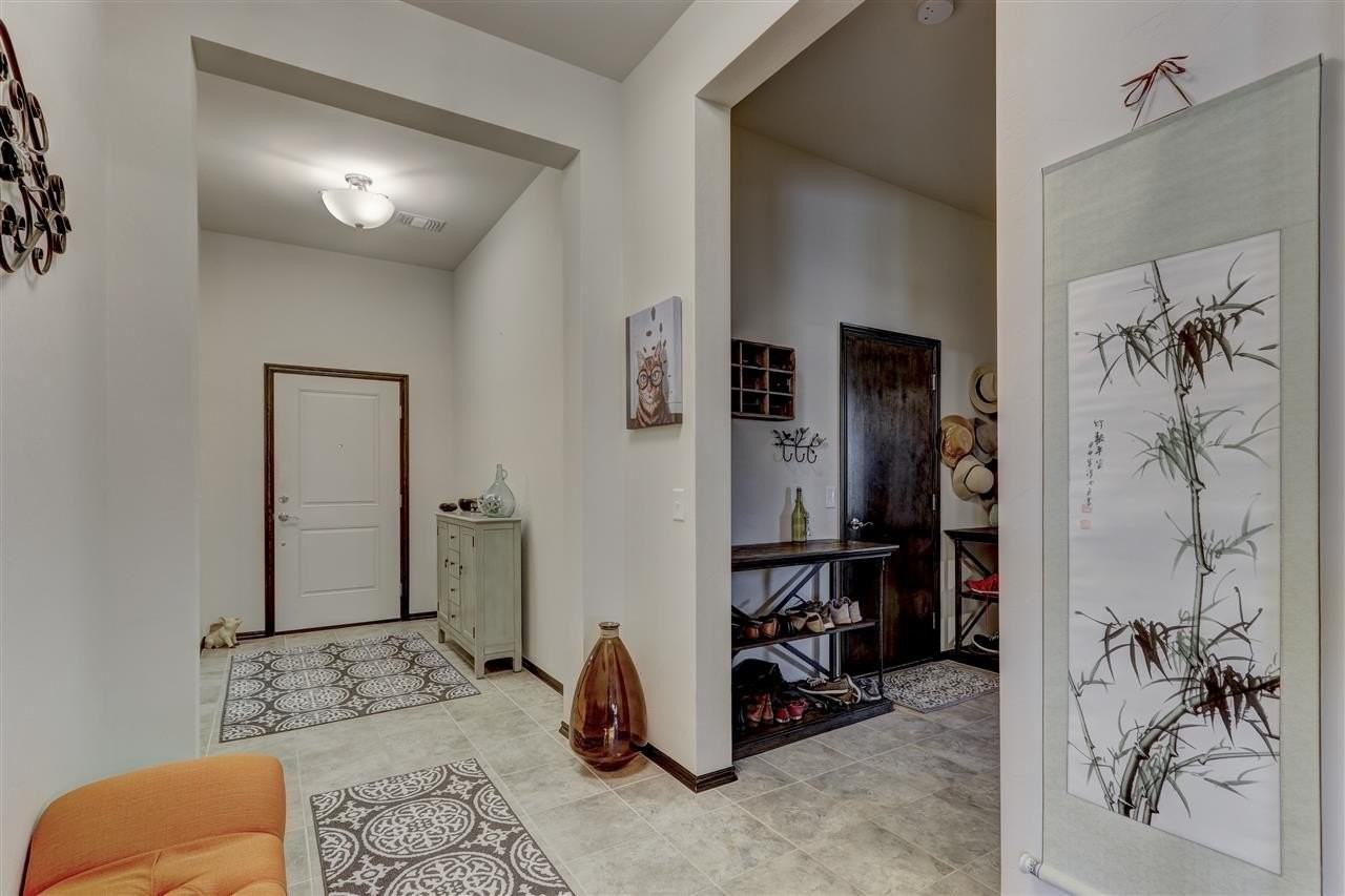 1127 S Landry Ln - Photo 4 of 36