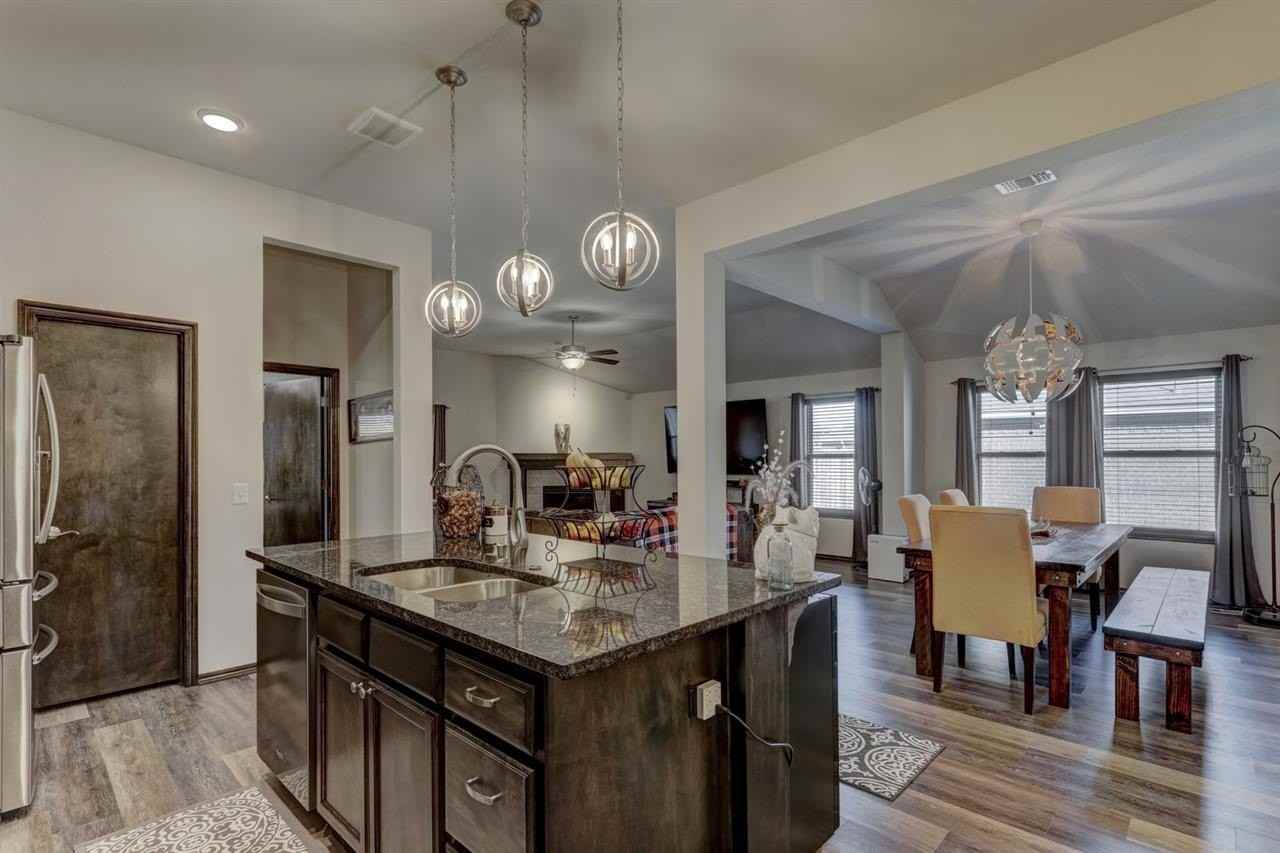 1127 S Landry Ln - Photo 5 of 36