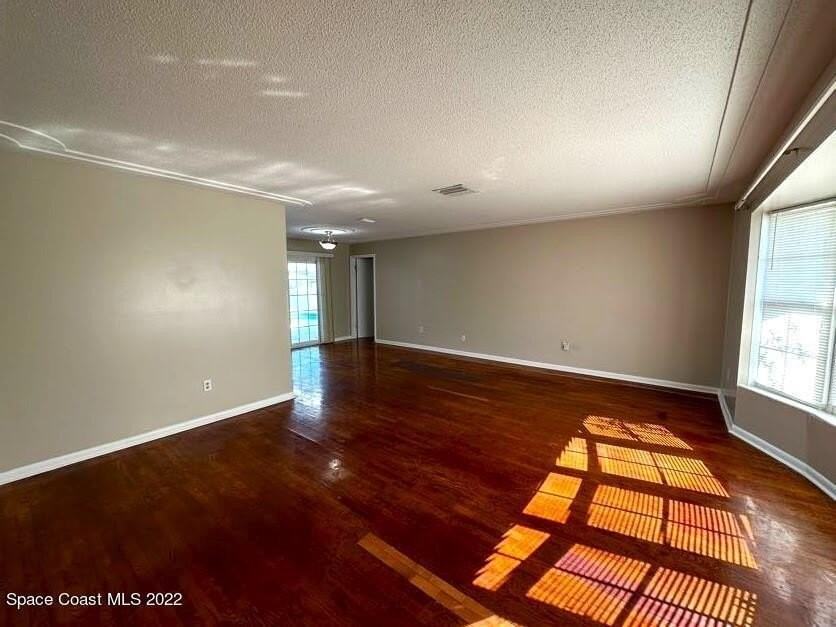 1660 Neptune Dr - Photo 3 of 27