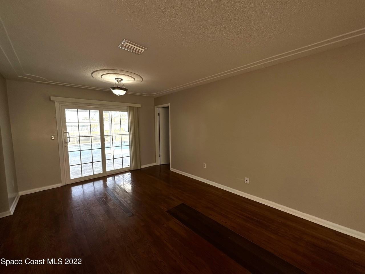 1660 Neptune Dr - Photo 5 of 27