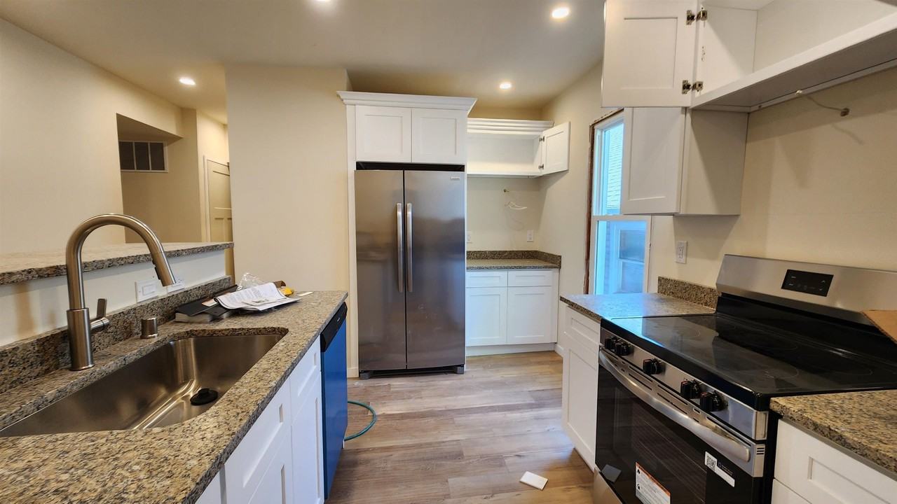 908 E Gorham St #1 - Photo 4 of 14