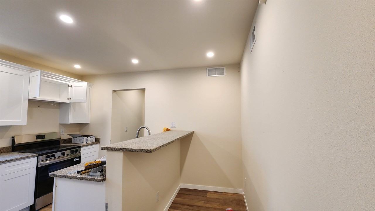 908 E Gorham St #1 - Photo 5 of 14