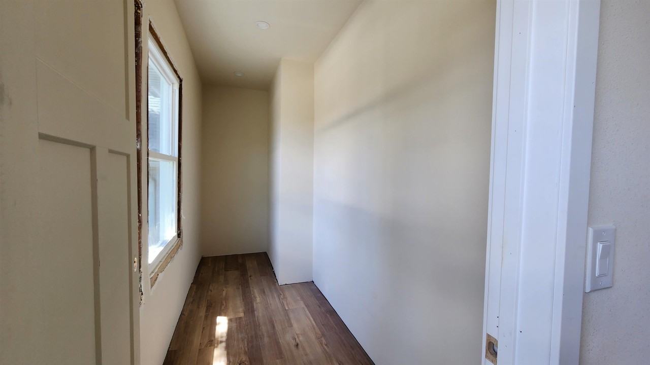 908 E Gorham St #1 - Photo 6 of 14
