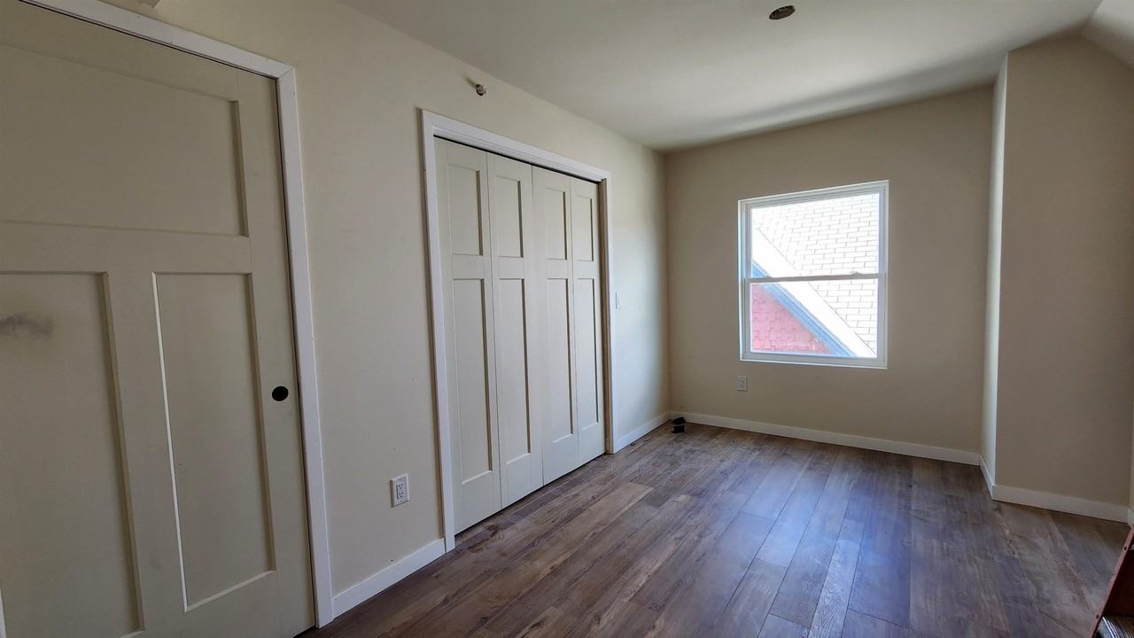 908 E Gorham St #2 - Photo 5 of 18