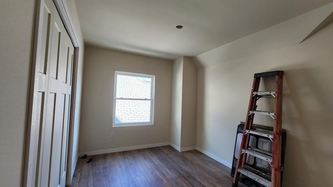 908 E Gorham St #2 - Photo 7 of 18