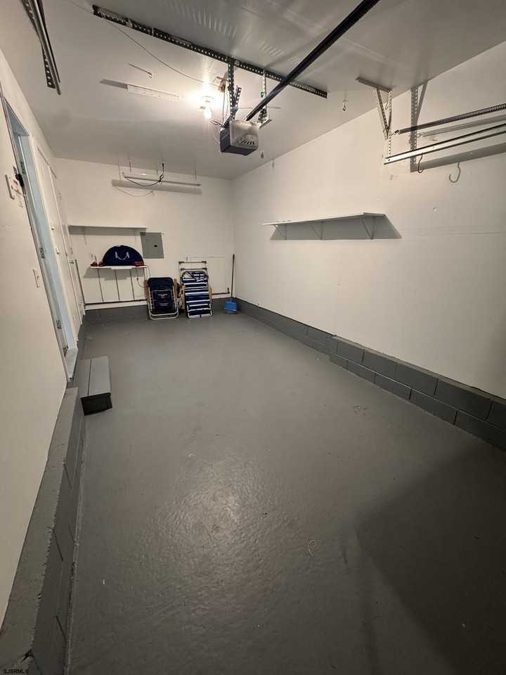 10 Starboard Ct #10 - Photo 3 of 32