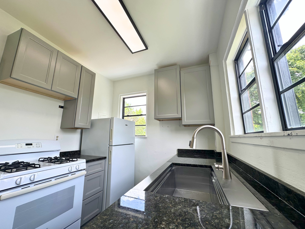 122 Demouy Avenue - 122 1/2 #122-1-2 - Photo 3 of 24
