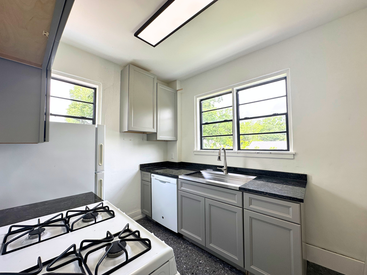 122 Demouy Avenue - 122 1/2 #122-1-2 - Photo 4 of 24