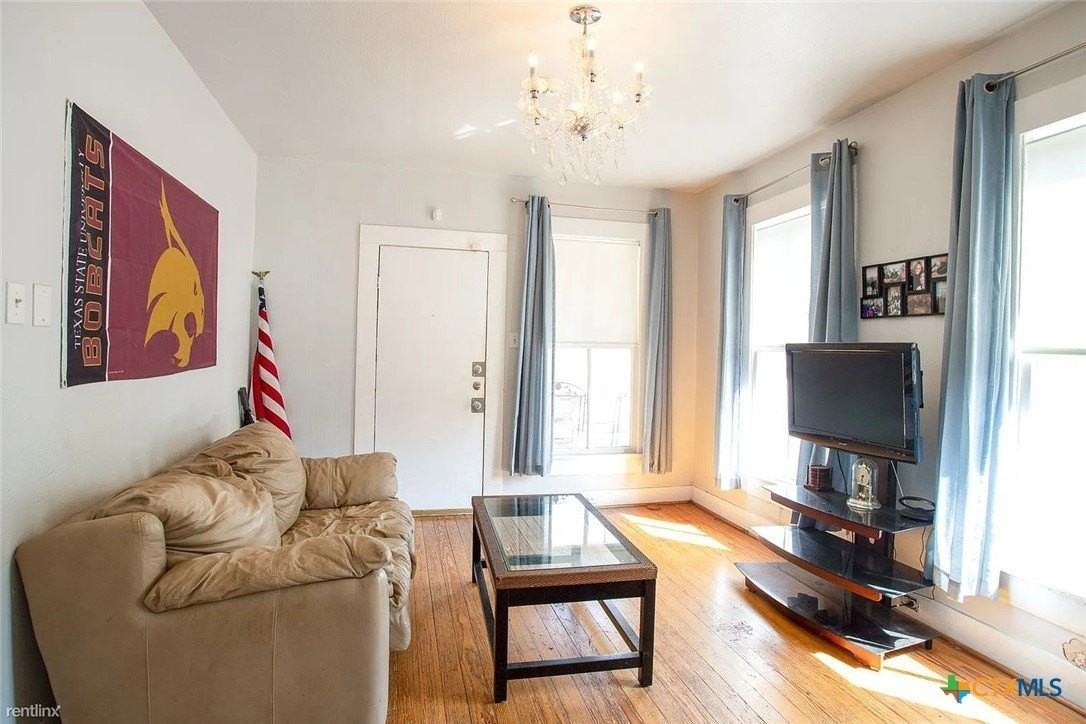 431 Lindsey St - Photo 3 of 10