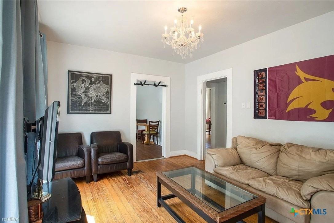 431 Lindsey St - Photo 6 of 10