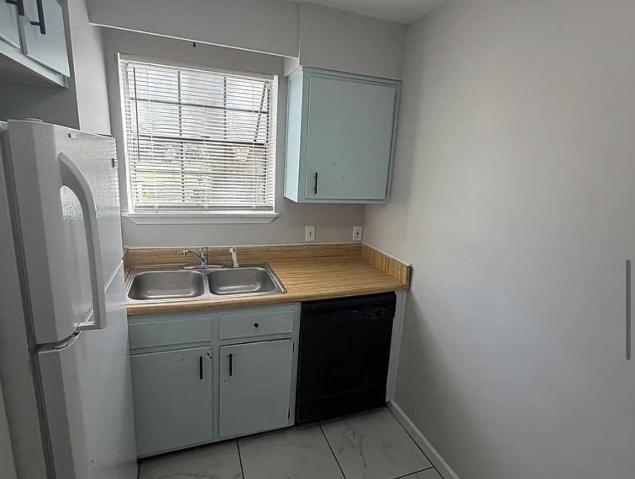 3234 Nekoma Ln - Photo 4 of 17