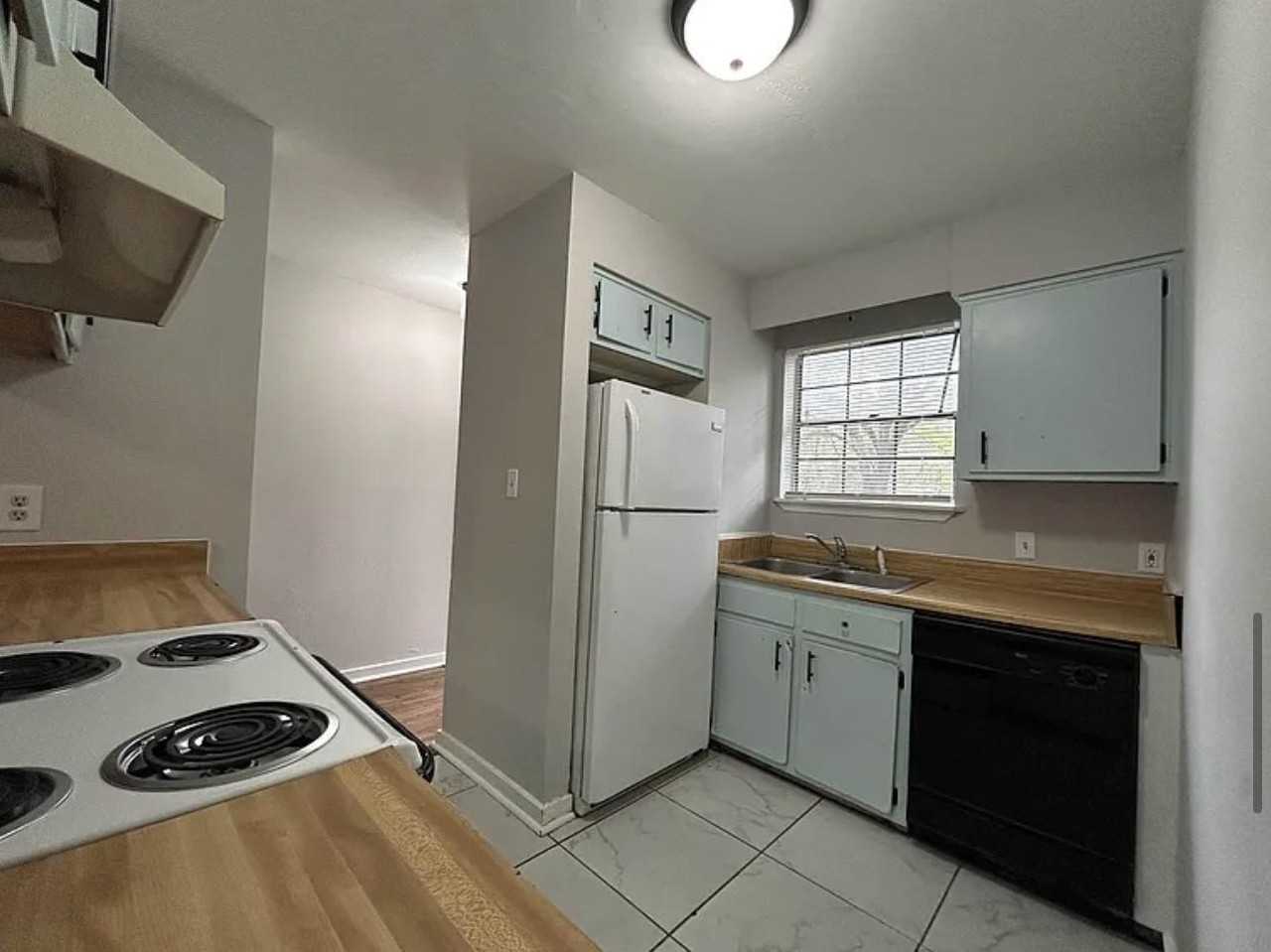 3234 Nekoma Ln - Photo 5 of 17