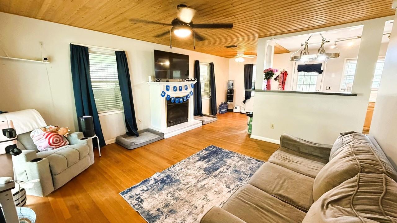 1626 Mayhew St - Photo 2 of 19