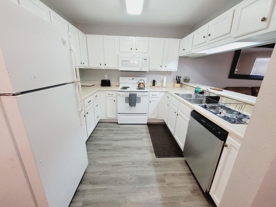 4434 Gearhart Rd #2302 - Photo 7 of 24