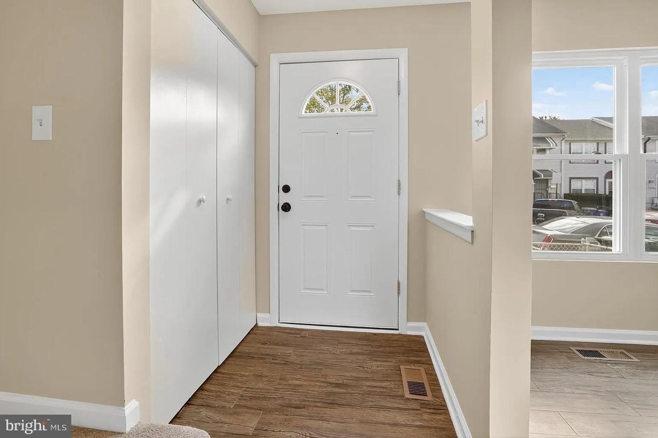 814 Showell Ct - Photo 2 of 16