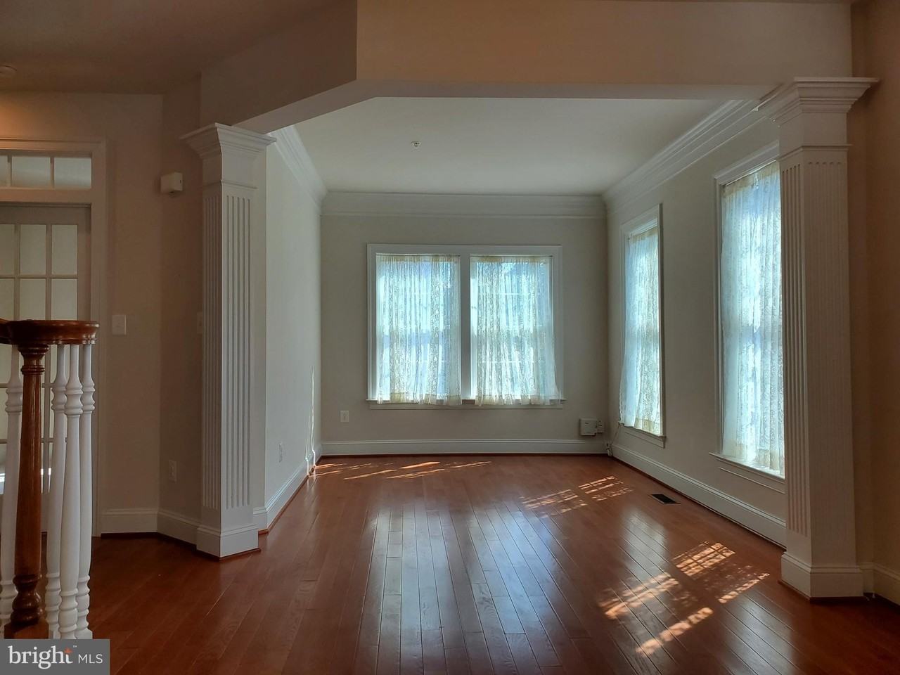 411 Greenebaum Ln - Photo 4 of 46