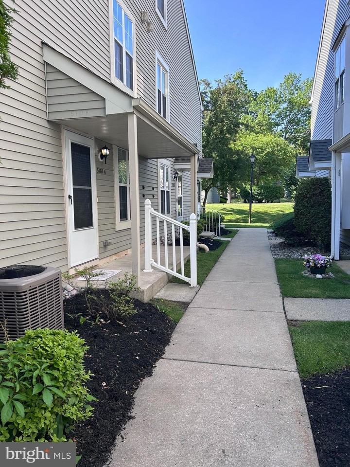 5107A Adelaide Dr - Photo 2 of 19