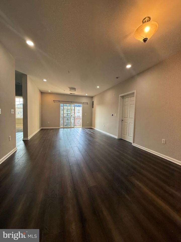 1136 Halifax Pl - Photo 2 of 22